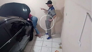 Patroa e cliente ficou com tes&atilde_o na oficina do mec&acirc_nico tarado!