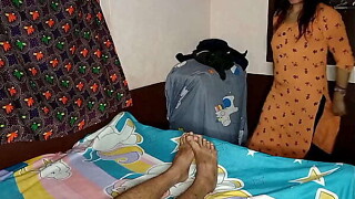 मालिक ने कामवाली को रूम क्लीन करने का बहाना करके चुदाई किया