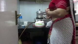 ▶ Leena Bhabhi Hot Navel Housewife 1