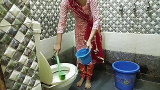 Nokrani Saara bhabhi apne malik ko sex karna sikhate hai
