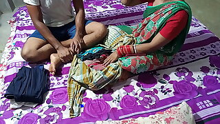 कपड़े बेचने वाले गरीब लड़की को पैसे का लालच देकर चोदा !  साफ हिंदी आवाज में