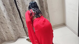 desi maid ne zadu mar rahi thi tab uska sahabji aya or bola muze tumhara chut cahiye